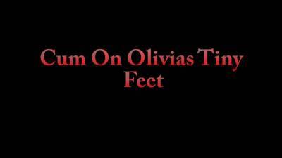 Stuntcockshandjobs - Cum On Olivias Tiny Feet - hotmovs.com
