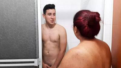 I go into the shower with my stepson and suck his cock - sunporno.com - India