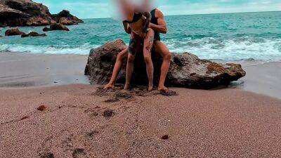 Sex On The Beach! Rolling And Taking Cum In Pussy - upornia.com