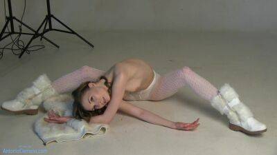 Nude Ballerina Known As Karolina, Ira, Ksenia B. The Ballet Dancer With A Beautiful Flexible Female Body. P-3 - hclips.com