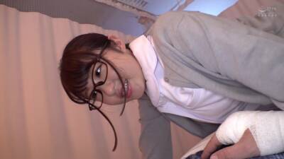 地味子だけど性欲旺盛な淫乱看護婦さんが患者の下を訪れこっそり騎乗位腰振りセックス - txxx.com - Japan