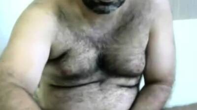 Hairy bearded daddy playing on cam - icpvid.com
