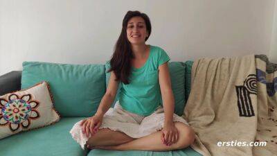 Sexy Yoga Teacher Shows Us How She Relaxes - hclips.com