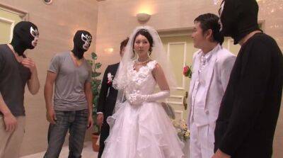 Yui Tatsumi Off-season Flowering Gangbang Wedding Aisle - sunporno.com - Japan