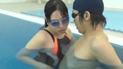 sex in the pool - veryfreeporn.com - Japan