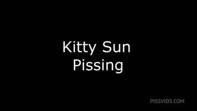 Kitty Sun In Vs Pissing Cock - Prolapse - Squirting - hotmovs.com