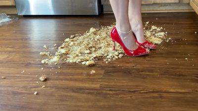 Cake Crush With Bare Feet And Heels 1080p 30fps H264 128kbi - hclips.com