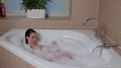 Bety Bubble Bath - hotmovs.com