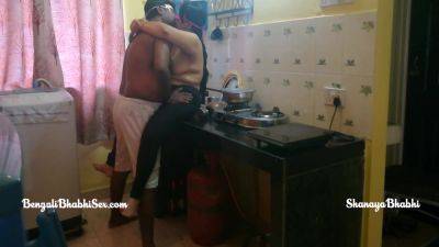 Sexy Bhabhi Fucked In Kitchen While Cooking Food 7 Min - hclips.com - India