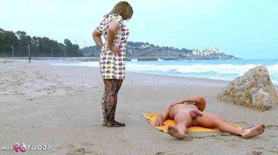 Curvy Teen seduces Stranger to Fuck her at Nude Beach - sunporno.com