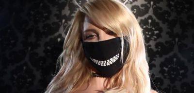 Alix Lynx - Alix - Alix Lynx has a fun Halloween solo romp - inxxx.com