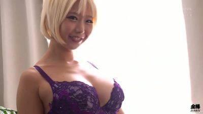 Japanese blonde bombshell Alice Otsu firmly in charge - hotmovs.com - Japan - Jamaica