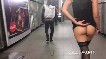 Me cachan enseñando la pushita Exhibit en metro Garibaldi - xvideos.com