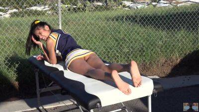 Cheerleader without panties sunbathing on the massage table - anysex.com
